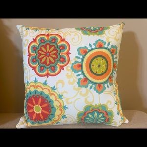 Throw pillow (indoor/outdoor)